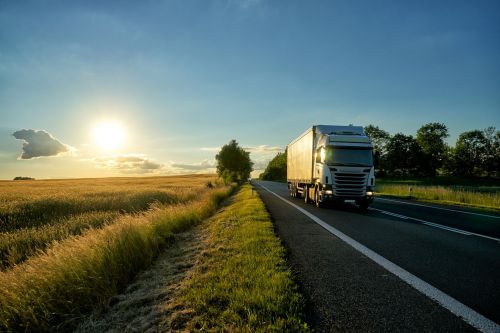 camion sur route